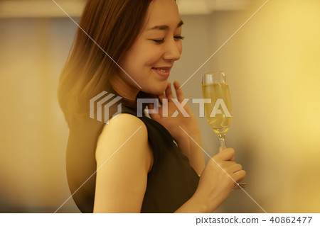 Woman party champagne Woman party champagne 40862477