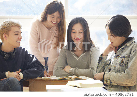 School international vacation time 40862781