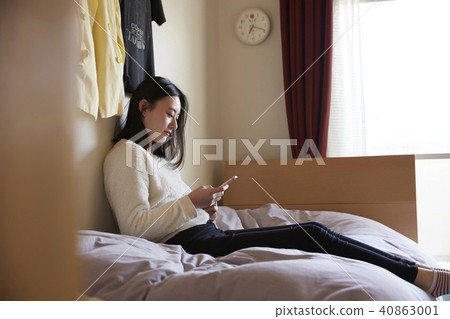 Young woman living alone Young woman living alone 40863001