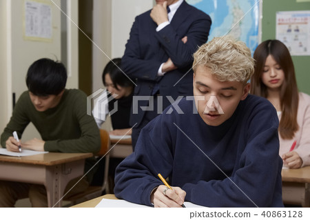 學校之夜的學生 學校之夜的學生 40863128