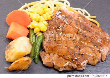 Delicious fillet steak 40864994