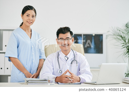 Cheerful medical team Cheerful medical team 40865124