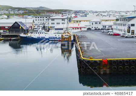 The port of Heimaei Island seen from the ferry 40865417