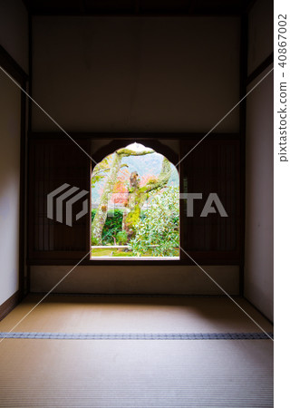 Fireplace window of Kyoto Ohara Sanzenin Hall Fireplace window of Kyoto Ohara Sanzenin Hall 40867002