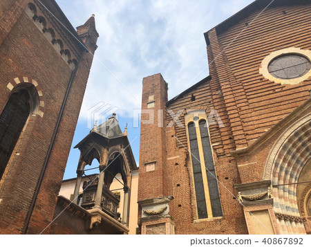 Facade of the church of Santa Anastasia 40867892