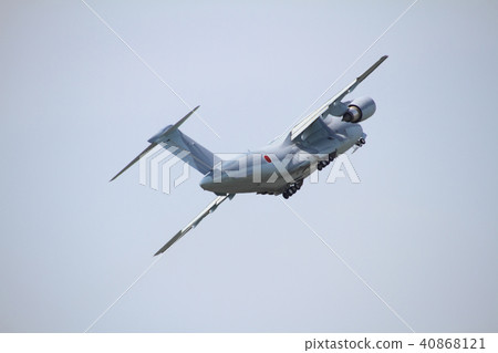 空中自衛隊C-2運輸機展覽飛行起飛 40868121