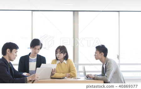 Shared office 40869377