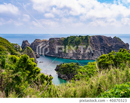南伊豆的伊呂佐崎壯麗懸崖和廣島海灘迷人的海岸線 南伊豆的伊呂佐崎壯麗懸崖和廣島海灘迷人的海岸線 40870323