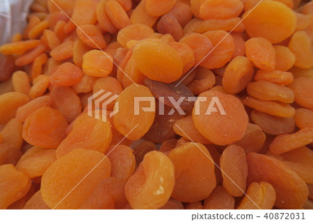 Apricots 40872031