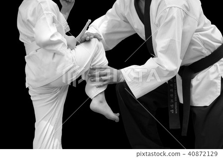 Man Teaching Taekwondo Fighter Kid Balance Man Teaching Taekwondo Fighter Kid Balance 40872129