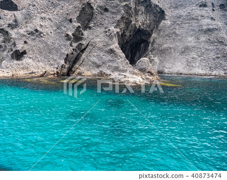 The crystal-clear blue sea and the beautiful geological formations of the cliffs at Irozaki in Southern Izu The crystal-clear blue sea and the beautiful geological formations of the cliffs at Irozaki in Southern Izu 40873474
