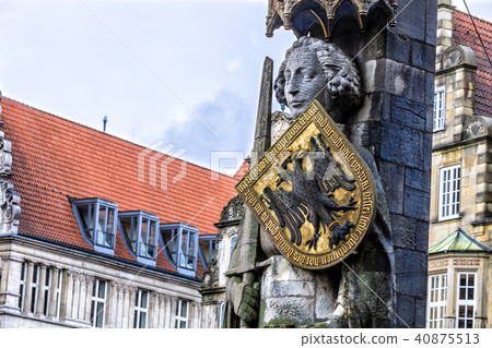 The Bremen Roland statue in the market square  40875513