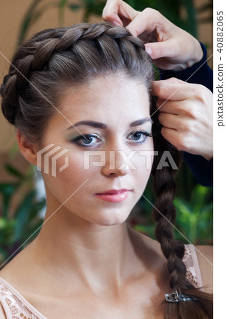 plait one's hair 40882065