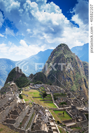 Machu Picchu and Huayna Picchu mountain 40882107