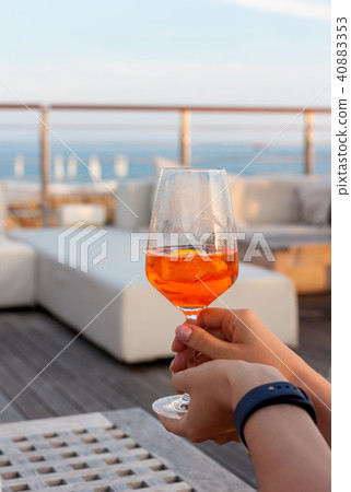 female hand with glass of aperol spritz 40883353