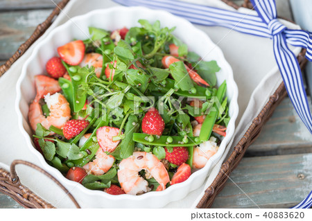 Shrimp and strawberry salad Shrimp and strawberry salad 40883620