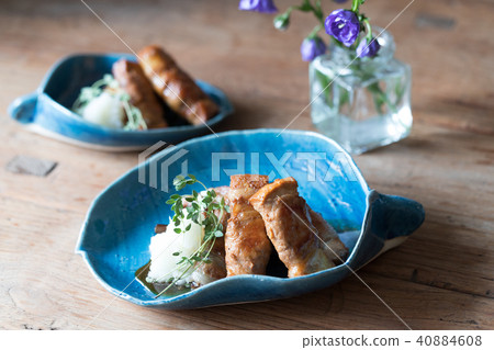 Grilled tofu with pork 40884608