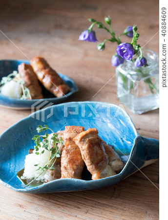 Pork and tofu 40884609