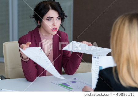 boss reproach employee business woman reprimand 40885115