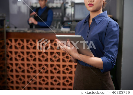 Bar owner 40885739