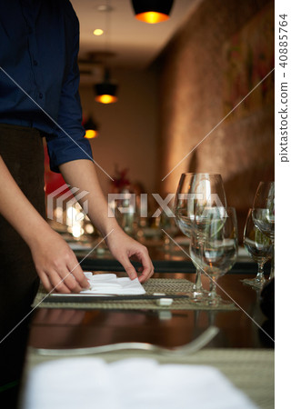 Preparing table 40885764