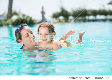 Swimming together Swimming together 40885986