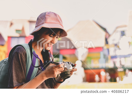 Travel and relaxing Concepts, Tourists are taking photos in the 40886217