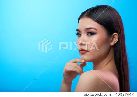 Gorgeous woman 40887447