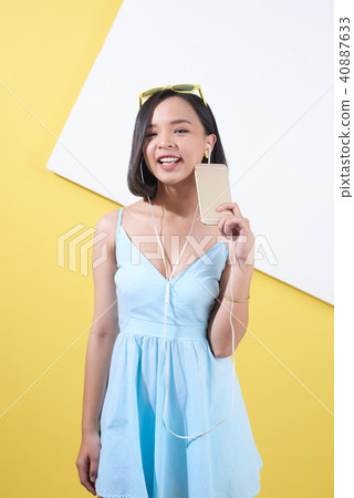 Enjoying music 40887633