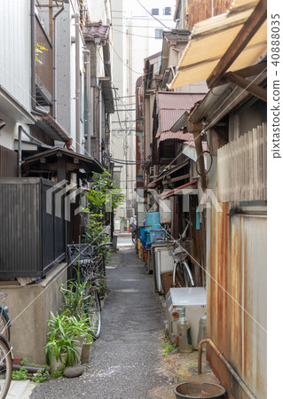 Back alley of downtown Tokyo Back alley of downtown Tokyo 40888035