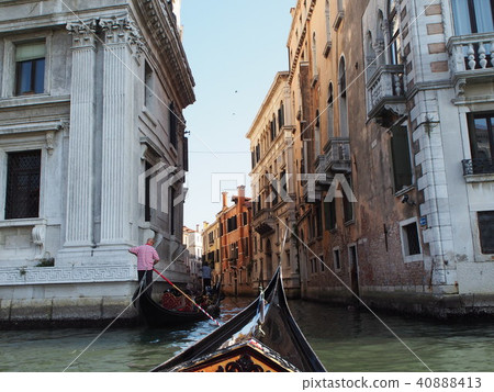 Riding the Venetian gondolas 40888413
