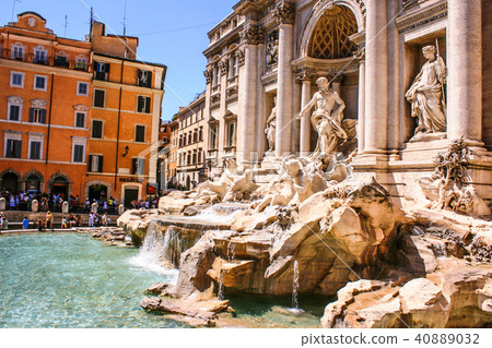 Trevi Fountain in the old town of Roma, Italy. Trevi Fountain in the old town of Roma, Italy. 40889032