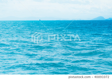 Bright Blue ocean with smooth wave background. 40891072