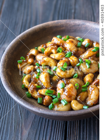 Portion of cashew shrimp stir-fry 40891403