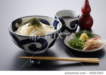 Serving udon Serving udon 40891865