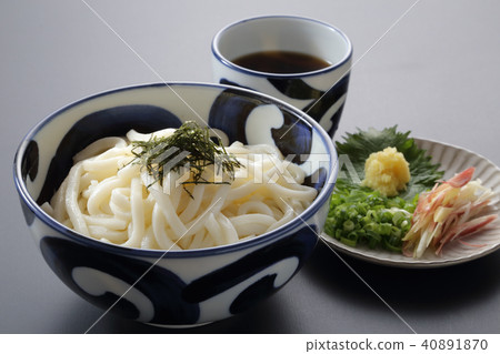Serving udon 40891870