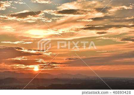 Light mist sunrise 40893428