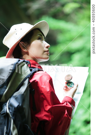 一名登山女子 40893600