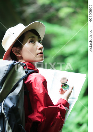 一名登山女子 40893602