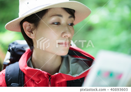 一名登山女子 40893603