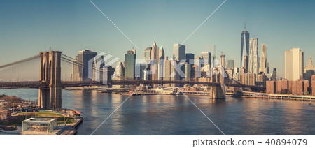 Brooklyn bridge and Manhattan at sunny day 40894079