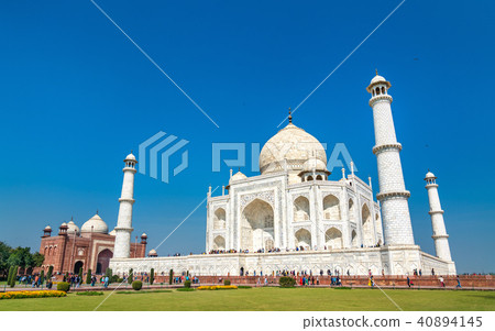 The Taj Mahal, the most famous monument of India. Agra - Uttar Pradesh The Taj Mahal, the most famous monument of India. Agra - Uttar Pradesh 40894145