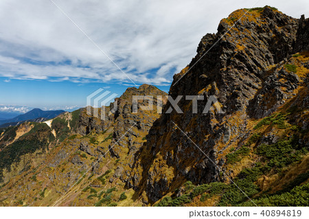 秋天色的Yatsugatake山脈·Yokidake岩石牆壁 40894819