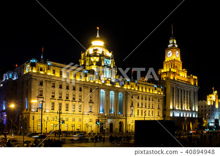 Shanghai Huangpu District Bund (Wai Tan) district Hong Kong Shanghai Bank building (left) Jiangmen Shaoguang (right) Night view along Nakayama East Road Shanghai Huangpu District Bund (Wai Tan) district Hong Kong Shanghai Bank building (left) Jiangmen Shaoguang (right) Night view along Nakayama East Road 40894948