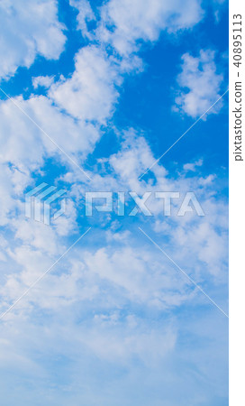 五月的天空和雲彩（垂直） 40895113