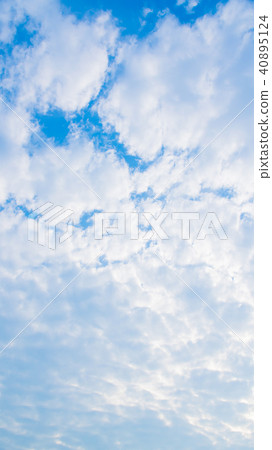 五月的天空和雲彩（垂直） 40895124