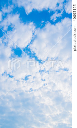 五月的天空和雲彩（垂直） 40895125