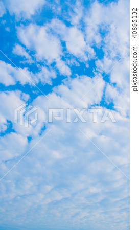 五月的天空和雲彩（垂直） 40895132
