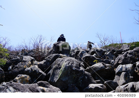 在Tateshina山頂下的岩石領域 40896989