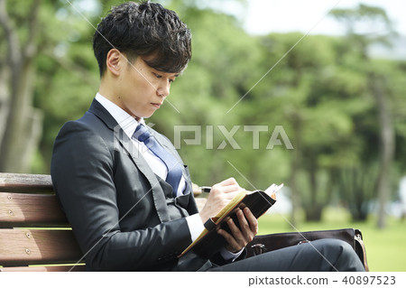 Marunouchi businessman 40897523